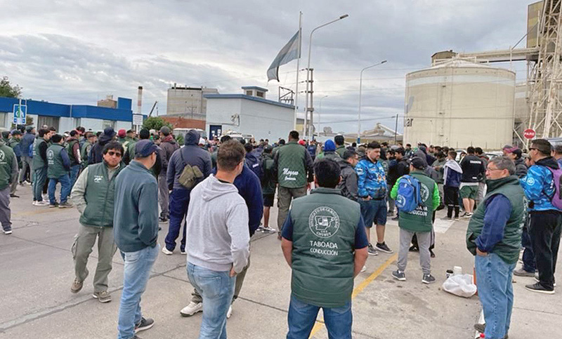 Camioneros de Chubut realizan protestas en los puertos de la provincia
