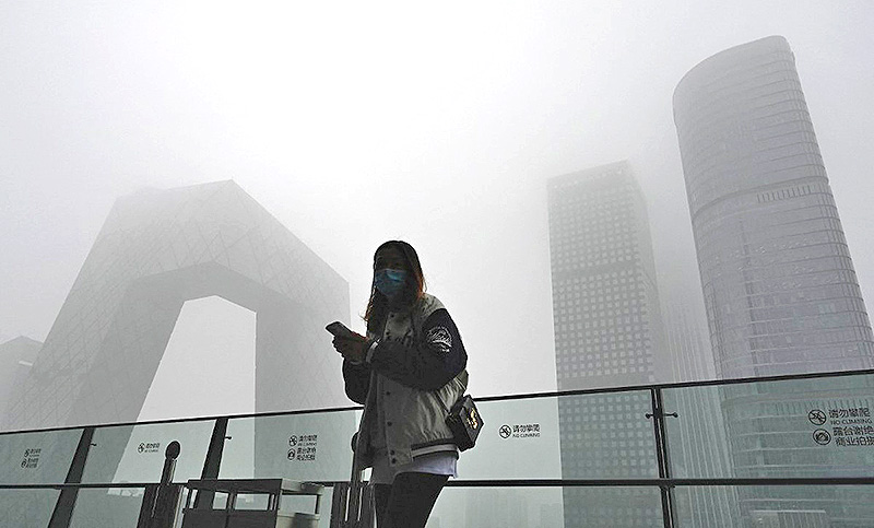 China cierra rutas y parques infantiles por una densa nube de contaminación