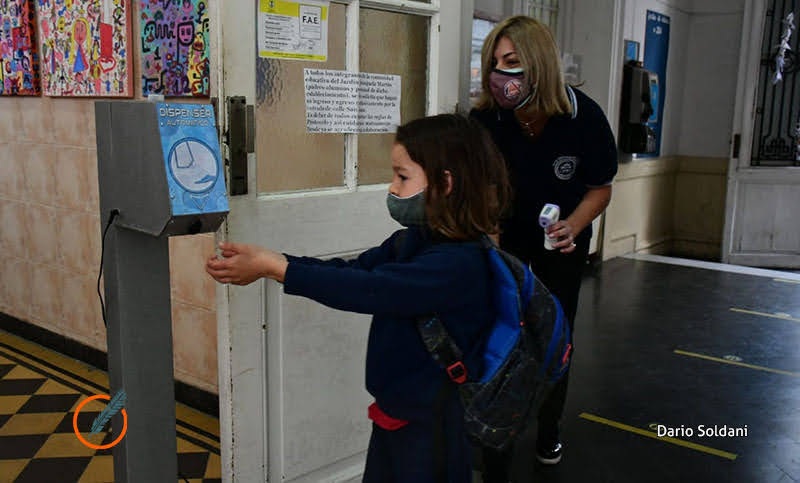 Santa Fe: flexibilizan protocolos de aislamiento ante casos de coronavirus en escuelas