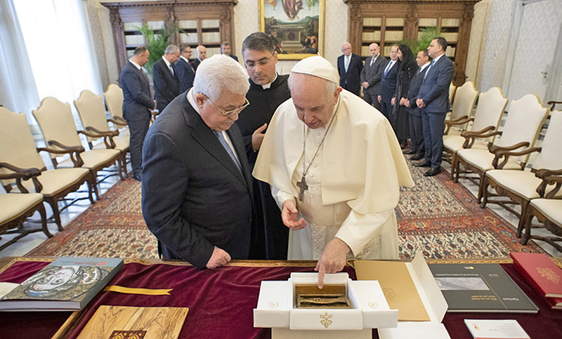 Francisco recibe al presidente palestino Mahmud Abbas en el Vaticano