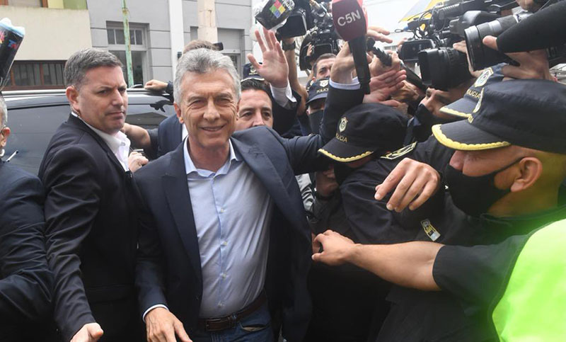 Macri tiró un micrófono de C5N y el canal lo denunció por “robo, daño y agresión”