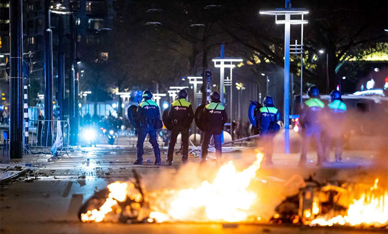 Violentos disturbios en Rotterdam por las nuevas restricciones contra el Covid