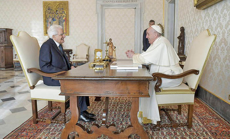 El papa Francisco recibió al presidente italiano Sergio Mattarella