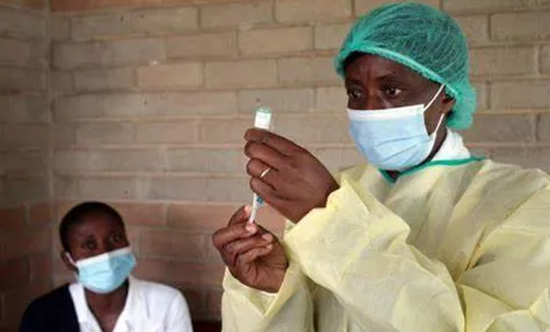 Al ritmo actual, África vacunará al 70% de la población recién en 2024