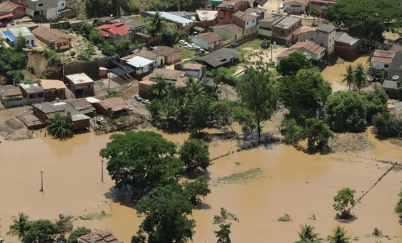 Inundaciones en el noreste de Brasil aumentan su saldo de muertos a al menos 18