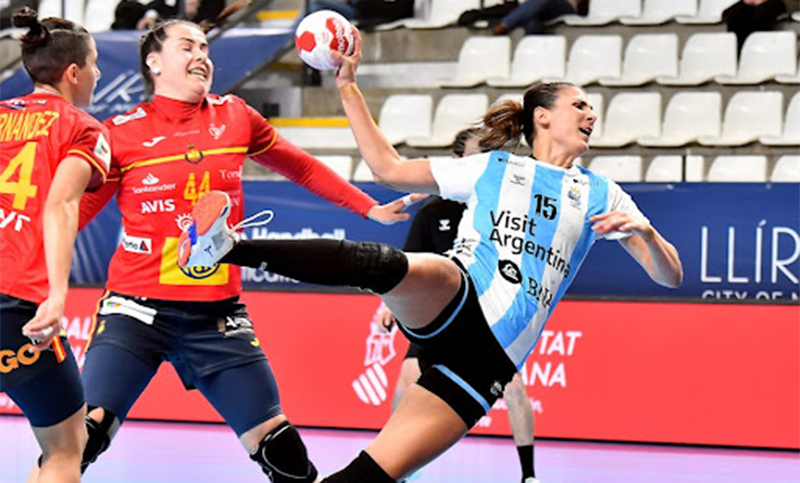 La Selección femenina de handball perdió frente a España en su debut mundialista