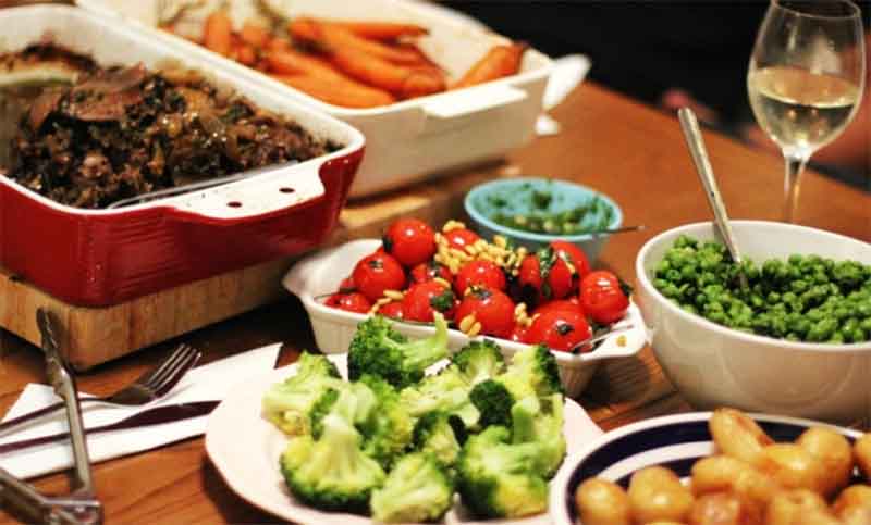 Fiestas de Navidad y Año Nuevo: ¿Cómo preparar alimentos sanos y frescos?