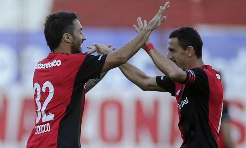 Ignacio Scocco y Maxi Rodríguez seguirán jugando al fútbol