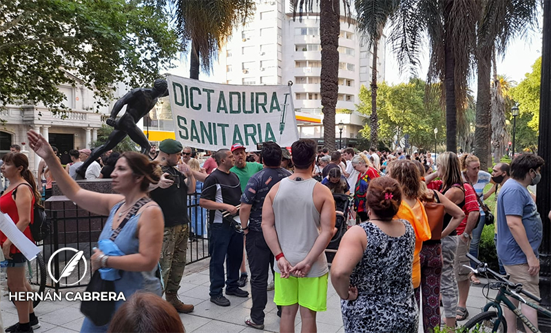 Ciudadanos reclamaron contra el pase sanitario en las calles de Rosario