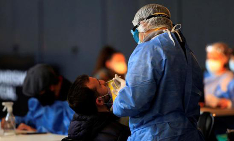 Argentina reportó este domingo 94 muertes y más de 6 mil nuevos contagios