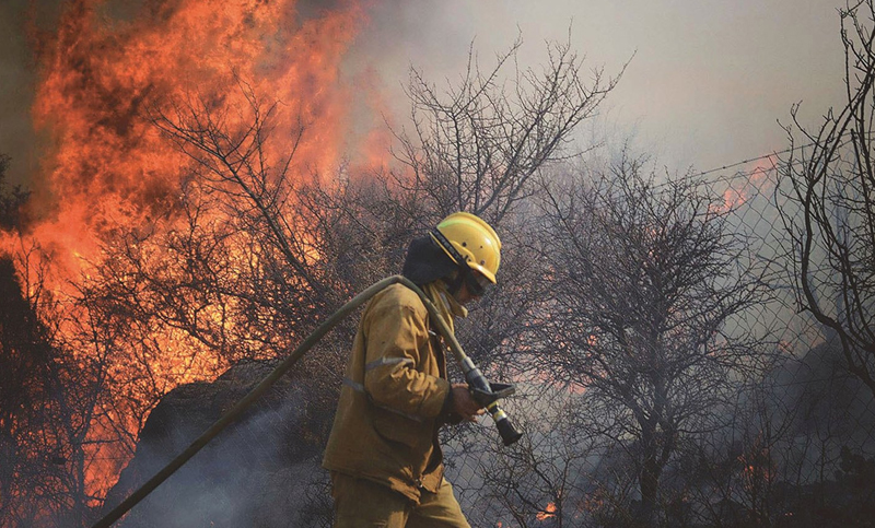 Continúan activos los incendios forestales en Corrientes, Río Negro, Misiones, Chubut y Formosa