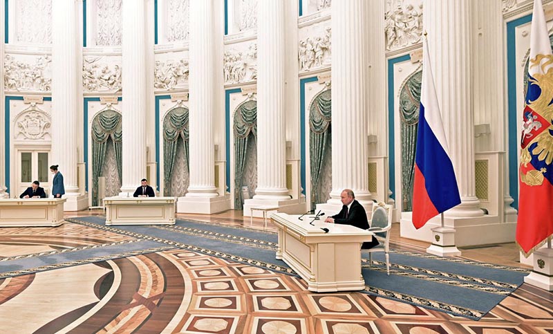 Reconocimiento de Moscú: la Unión Europea propone sanciones a Rusia y Reino Unido ya las tomó