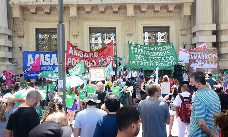 En la antesala de las paritarias, Amsafe Rosario, ATE y Siprus marcharon «en defensa del salario»
