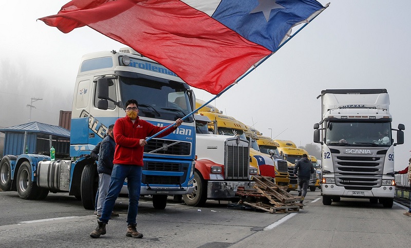 Chile: camioneros sostienen su protesta pese al acuerdo con el gobierno