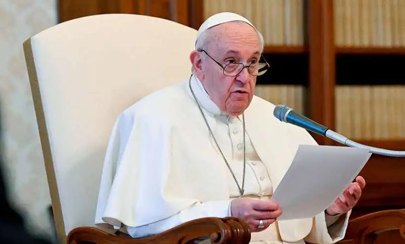 Francisco decretó que los trabajadores del Vaticano tengan tres días de licencia paga por paternidad