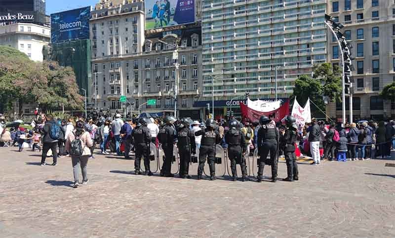 La policía impide el ingreso de manifestantes a la zona del Ministerio de Desarrollo Social