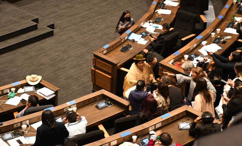 Se suspendió una sesión parlamentaria en Bolivia tras una pelea entre legisladoras