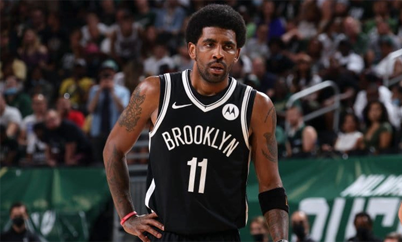 La NBA multó a Brooklyn Nets por permitir a Kyrie Irving ingresar al vestuario en Nueva York