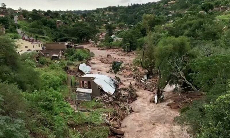 Ascienden a 341 los muertos por las inundaciones en Sudáfrica