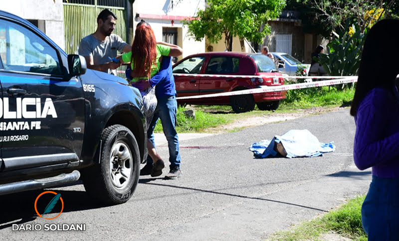 Asesinaron a balazos a un joven en la zona sur cuando caminaba con su hija de 4 años