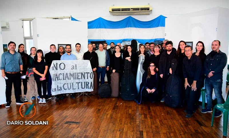 Organismos Estables Musicales de la Municipalidad protestaron frente a la Secretaría de Cultura