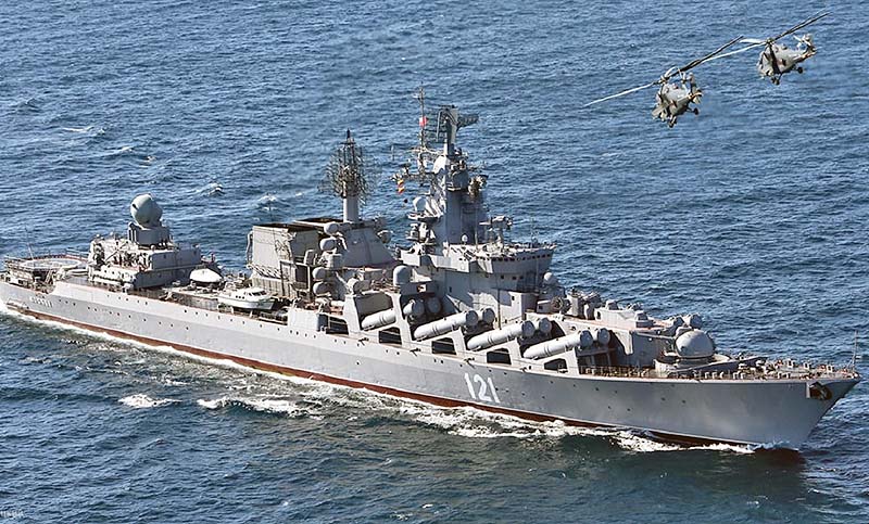 El buque insignia de Rusia sufrió serios daños mientras navegaba por el mar Negro