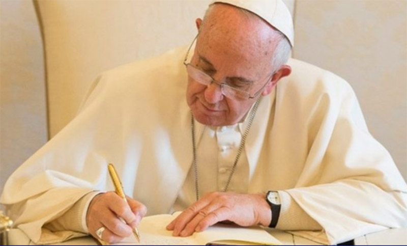 El Papa Francisco envió una carta a Alberto Fernández pidiendo por los «débiles y descartados»