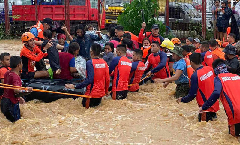 Inundaciones y aludes de lodo ocasionan al menos 80 muertos en Filipinas