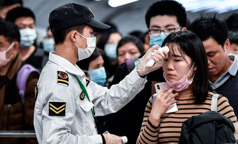 Escasean los alimentos en Shangai por el estricto confinamiento en medio del rebrote de coronavirus