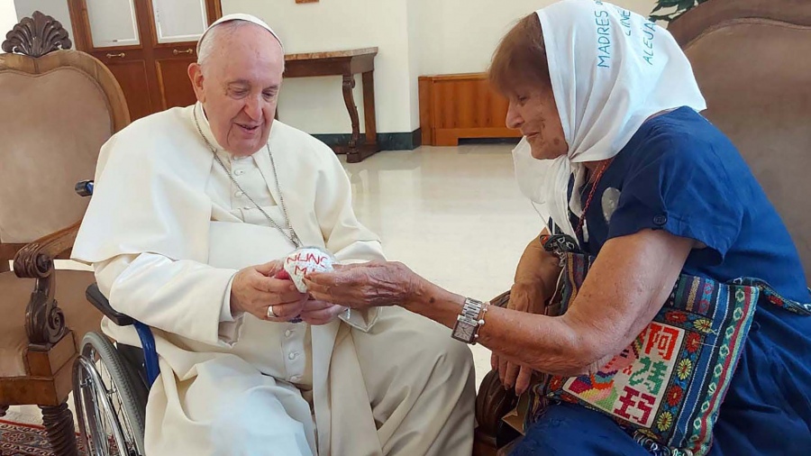 El Papa Francisco recibió a «Taty» Almeida en el Vaticano