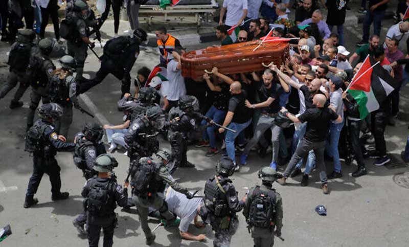 EE.UU. ‘profundamente perturbado’ por imágenes de policías israelíes golpeando a dolientes