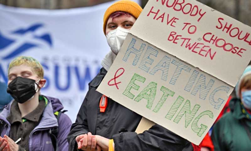 Uno de cada cuatro británicos se salta una comida por la suba del costo de vida, según una encuesta