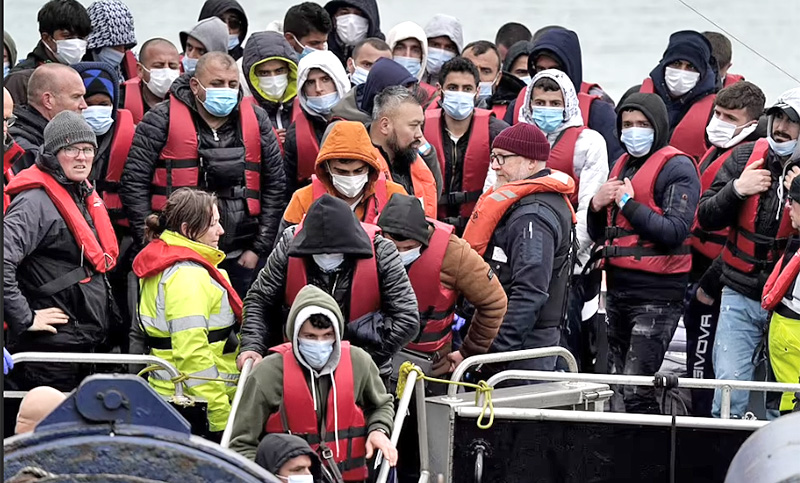 Más de 350 inmigrantes fueron detectados cruzando el Canal de la Mancha