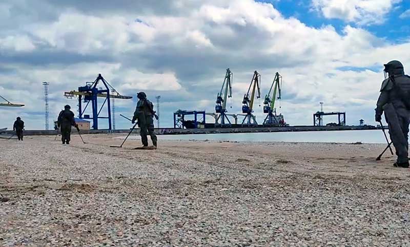 En manos de Rusia, vuelve a funcionar el puerto de la conquistada ciudad de Mariupol