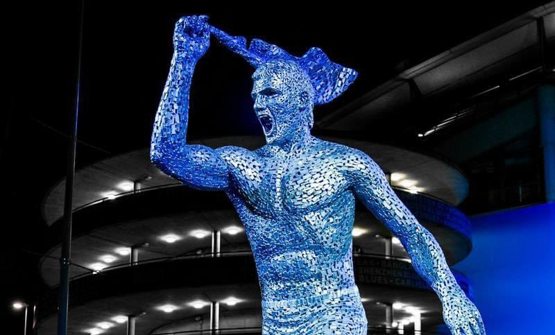 Manchester City instaló una estatua del ‘Kun’ Agüero en el Etihad Stadium
