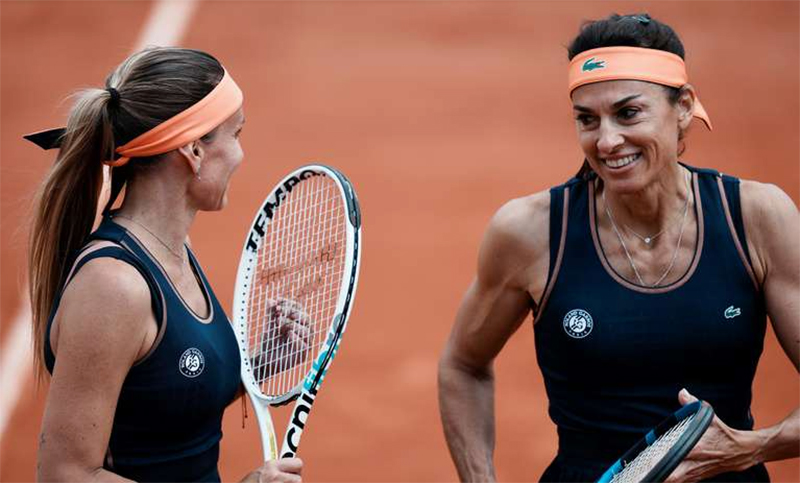 Intactas: Sabatini y Dulko se lucieron en el debut del torneo de Leyendas de Roland Garros