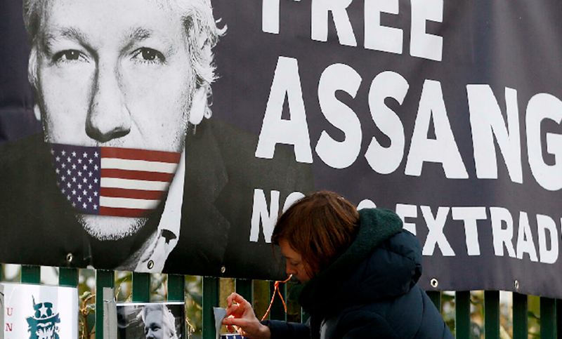 El Gobierno británico aprueba la extradición de Julian Assange a Estados Unidos