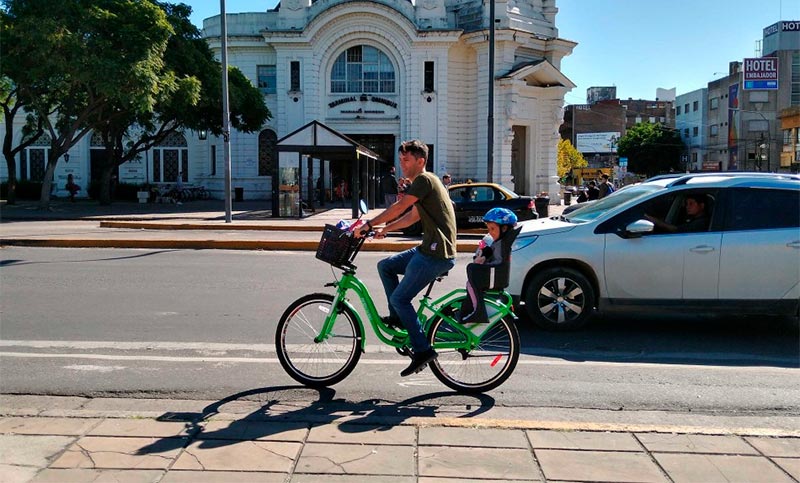 Las bicicletas públicas de Rosario incluirán sillas para transportar niños