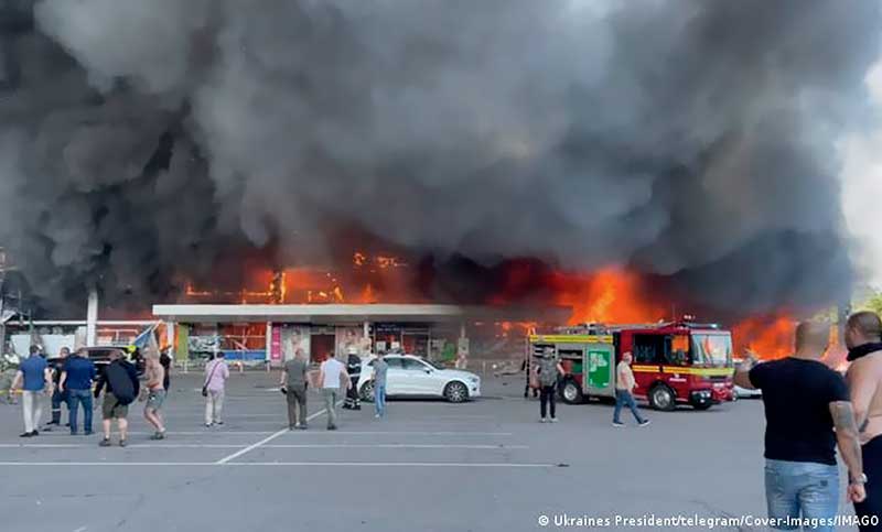 Un misil ruso impacta en un centro comercial de Ucrania: al menos 10 muertos y 40 heridos