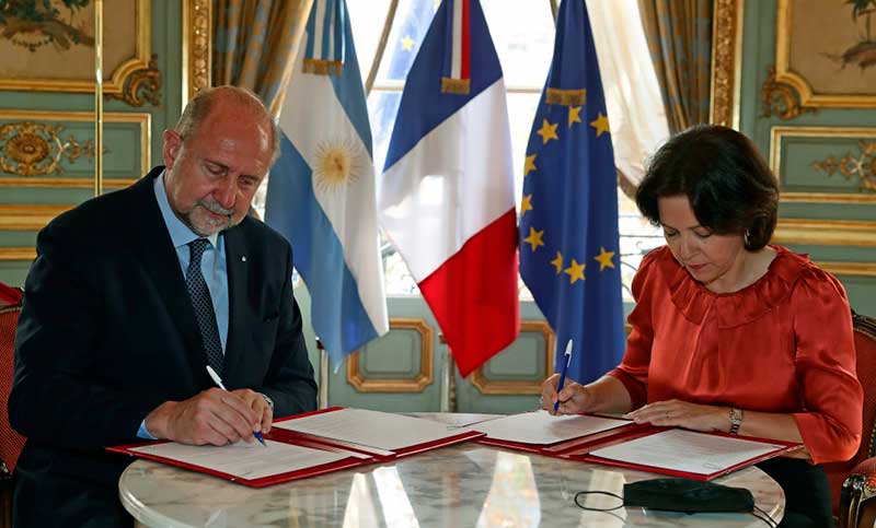 Santa Fe: firman un convenio para enseñar francés en todos los niveles educativos