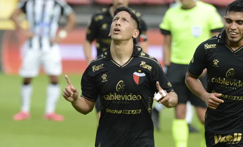 Aliendro ya es nuevo jugador de River, que espera por Luis Suárez