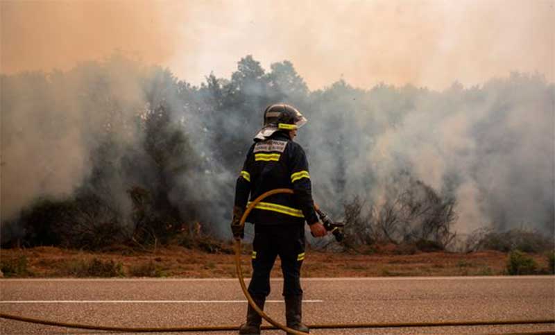 España: casi 7 mil hectáreas arrasadas por el fuego y evacuaron a 3 mil personas de un parque de diversiones