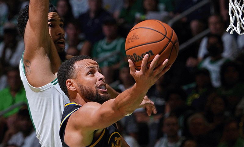 Warriors y Celtics juegan el quinto punto de la final de la NBA, en una serie igualada