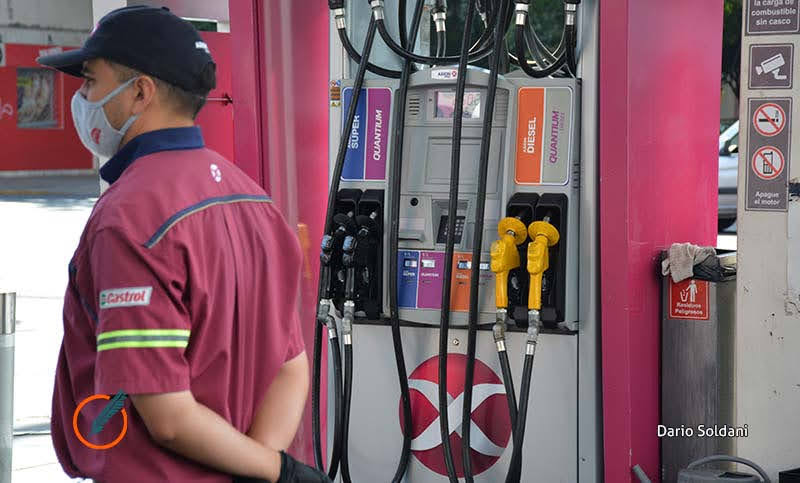 El faltante de gasoil se siente en grandes ciudades de Santa Fe, advierten estacioneros