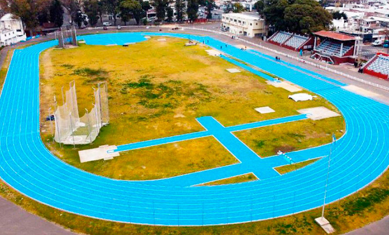 Se inaugura la nueva pista de atletismo en el Estadio municipal