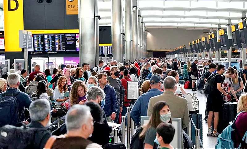 El Brexit y la falta de personal provocan retrasos en aeropuertos y puertos británicos
