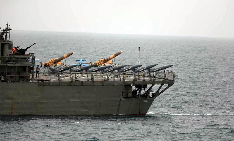 Irán presenta su primera división naval de portadrones