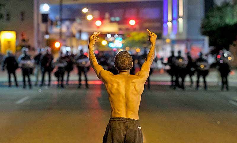Recrudecen protestas en Estados Unidos por video de un hombre negro acribillado por la policía