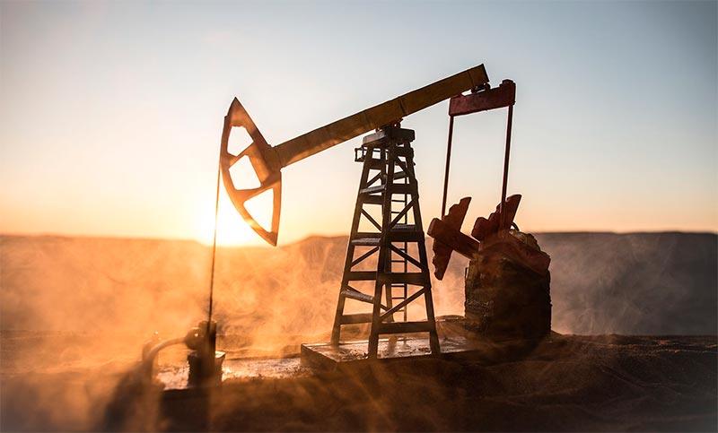 El precio internacional del petróleo volvió a caer: temen que la recesión afecte a la demanda
