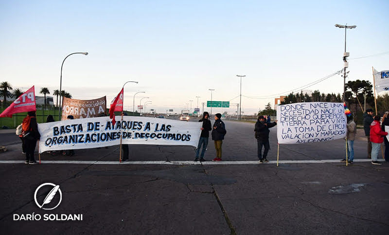 Organizaciones cortan la autopista Rosario-Buenos Aires en reclamo de «trabajo y planes sociales»